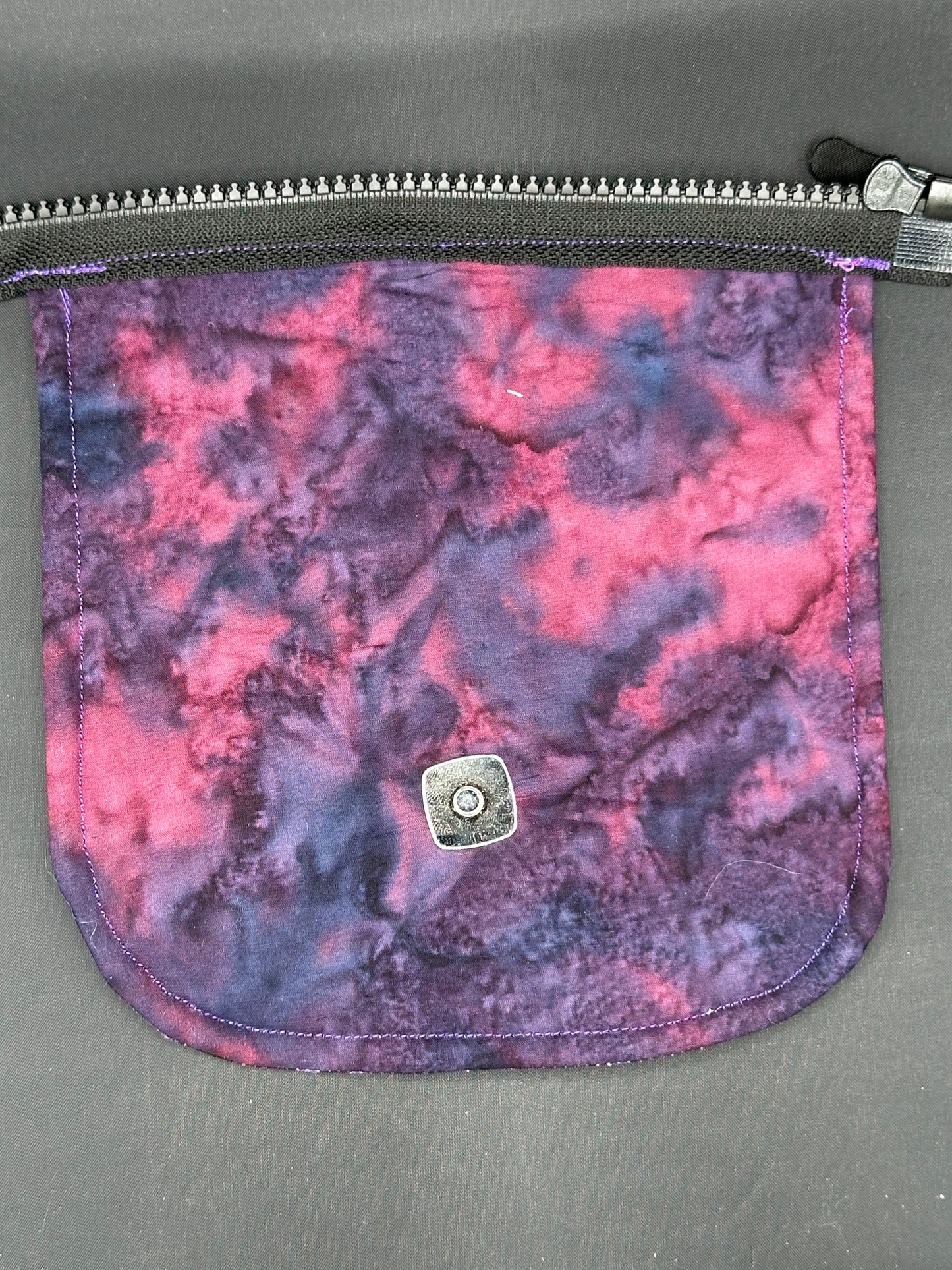D20 dice black background 7" purse flap