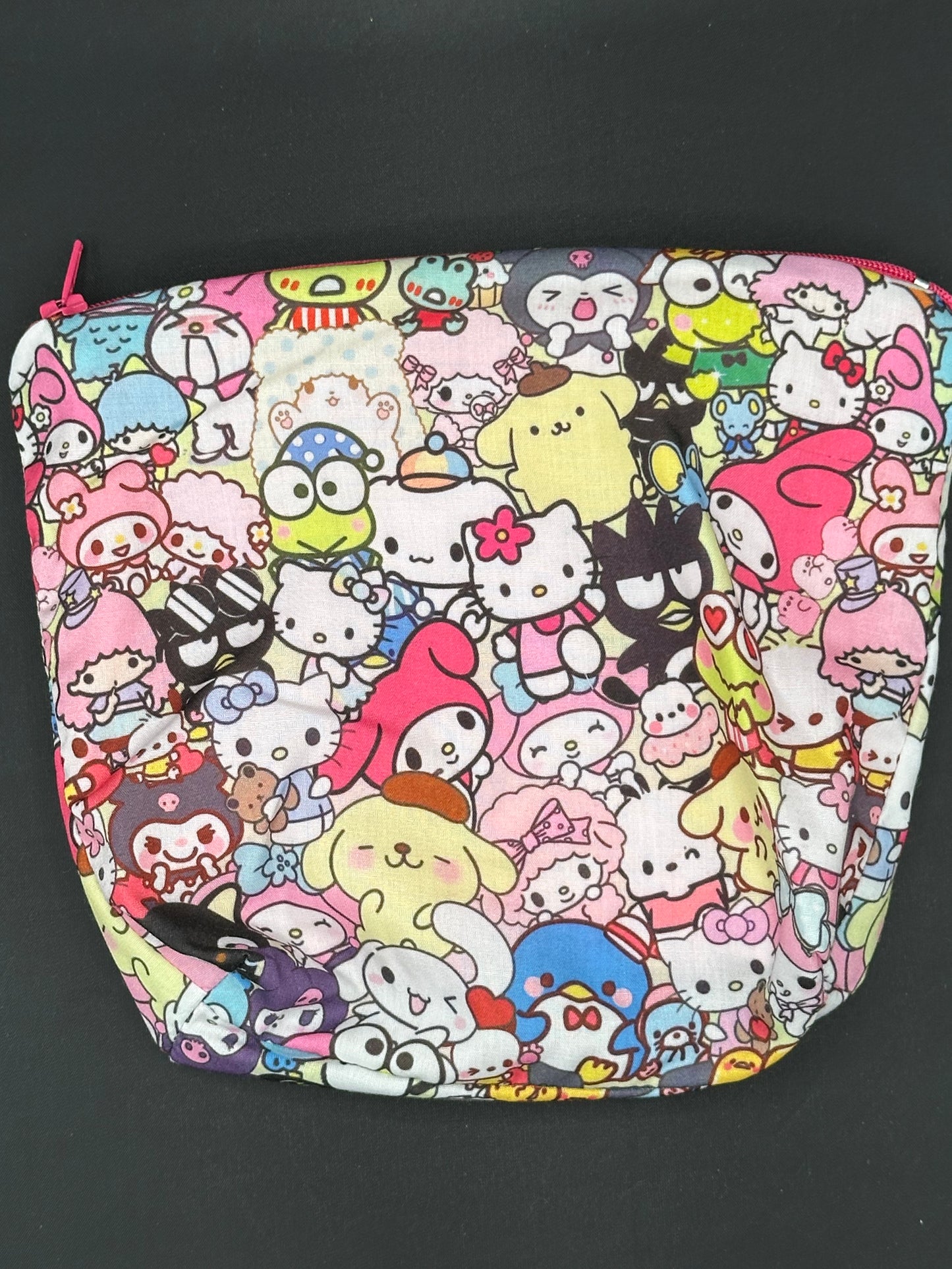 Hello Kitty friends zipper pouch