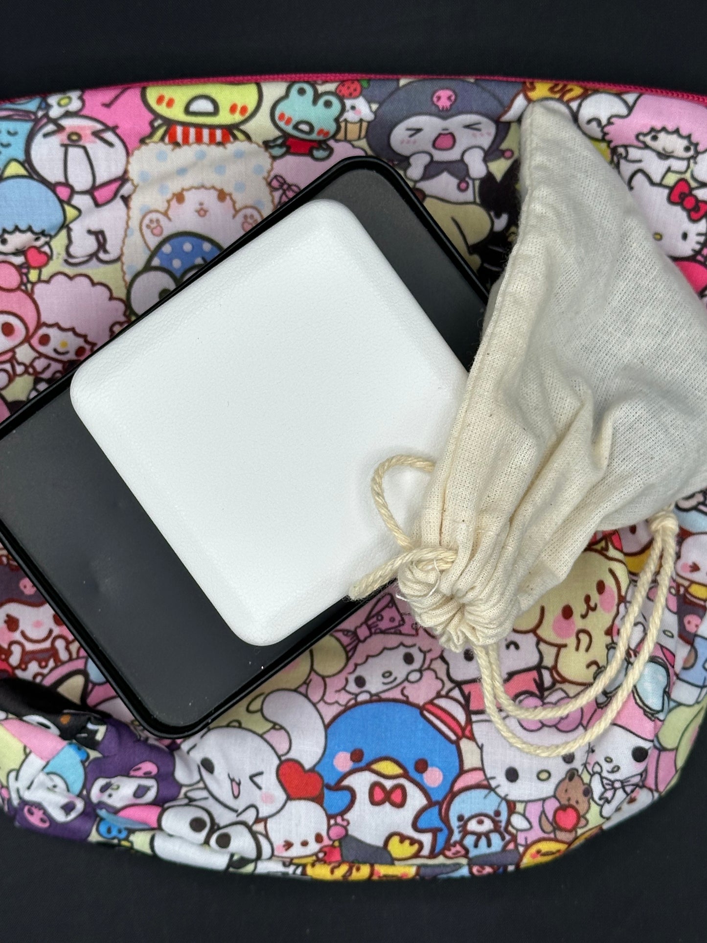 Hello Kitty friends zipper pouch