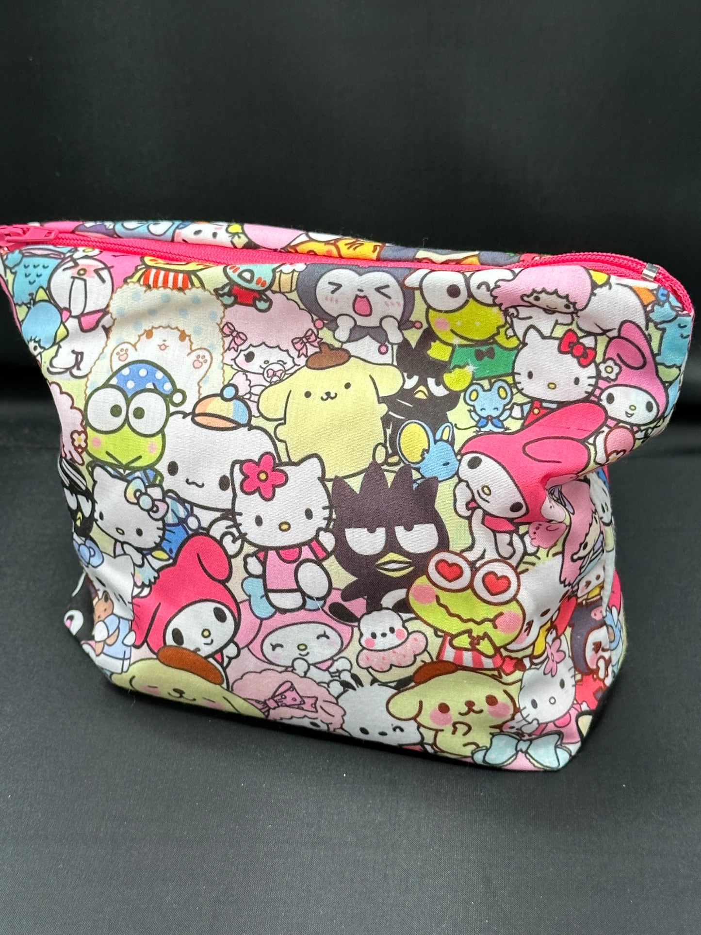 Hello Kitty friends zipper pouch