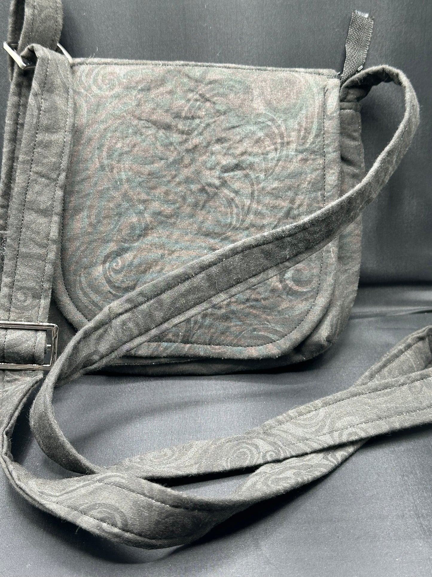 Black swirl 7" purse