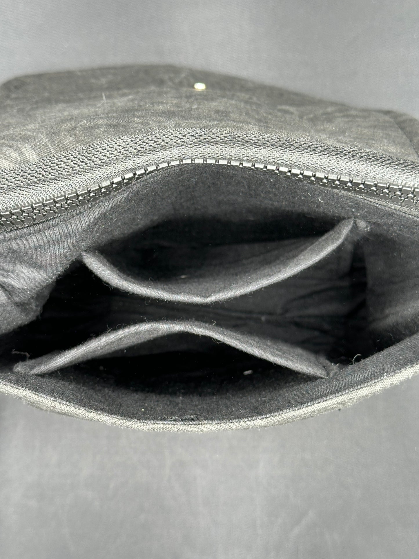 Black swirl 7" purse