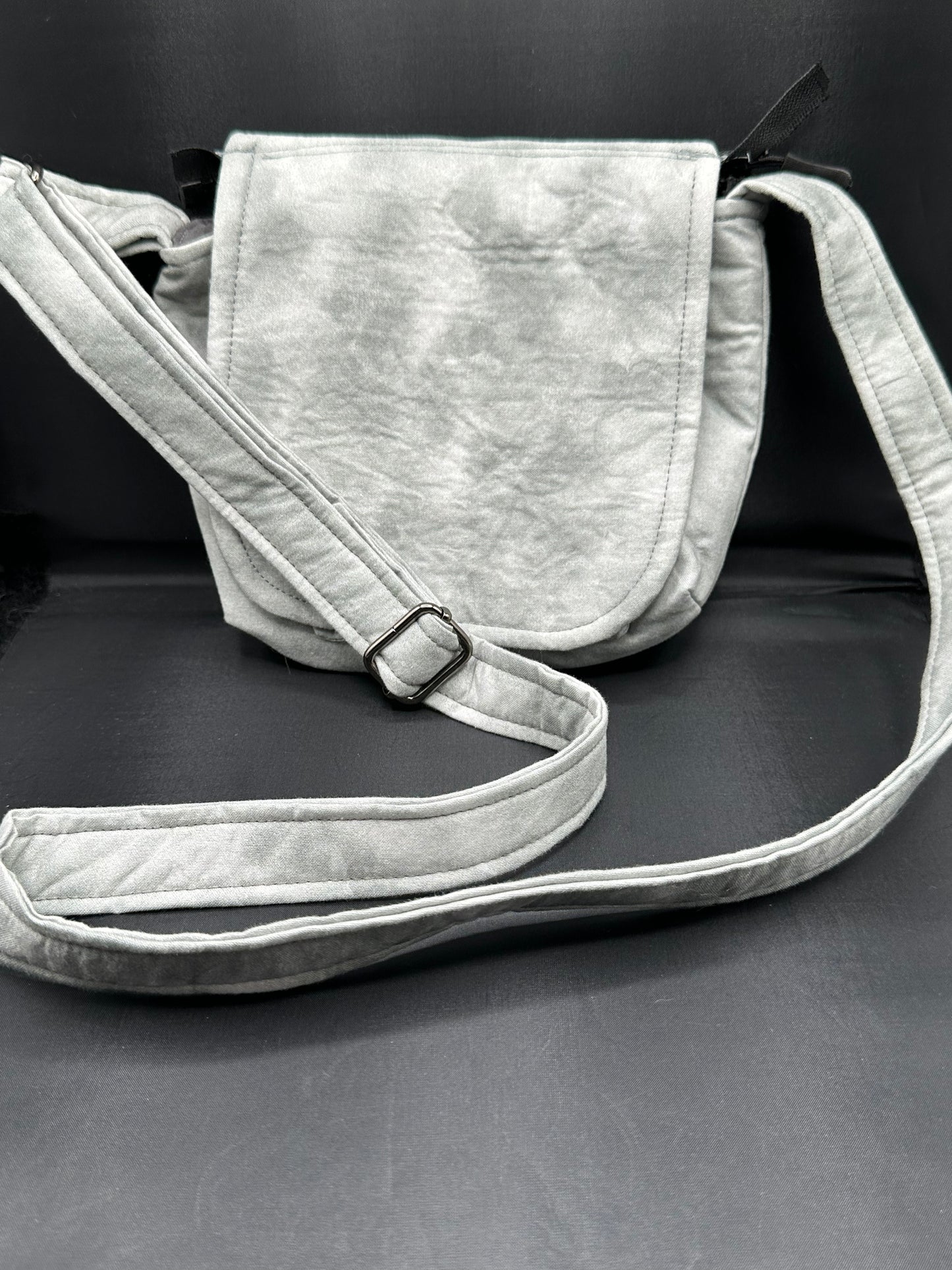 light grey mottled 7" purse
