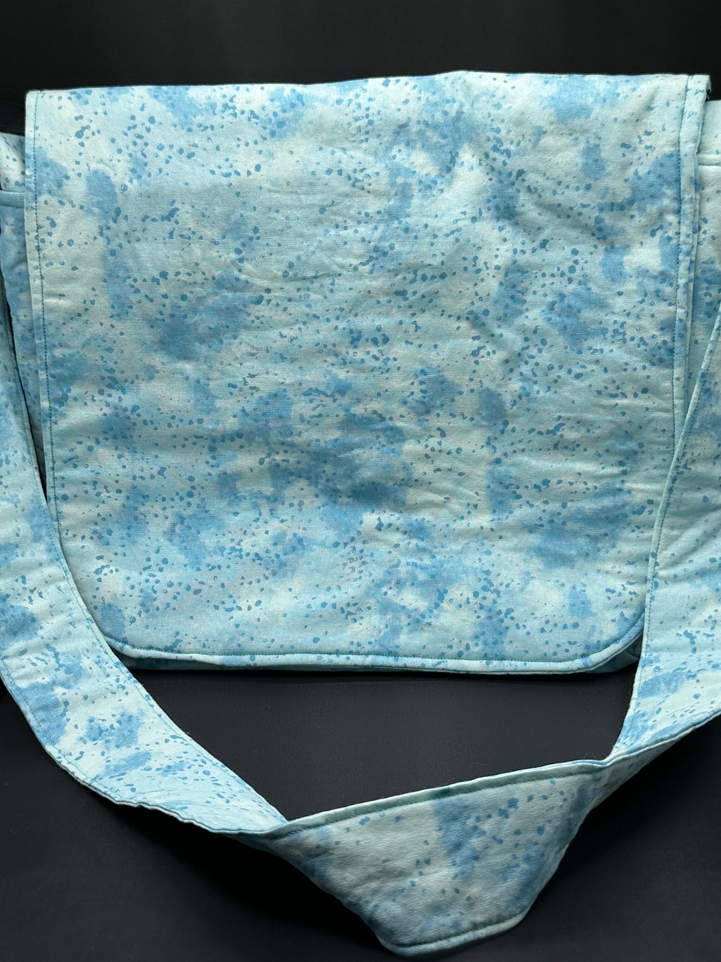 aqua speckle 12 inch messenger bag