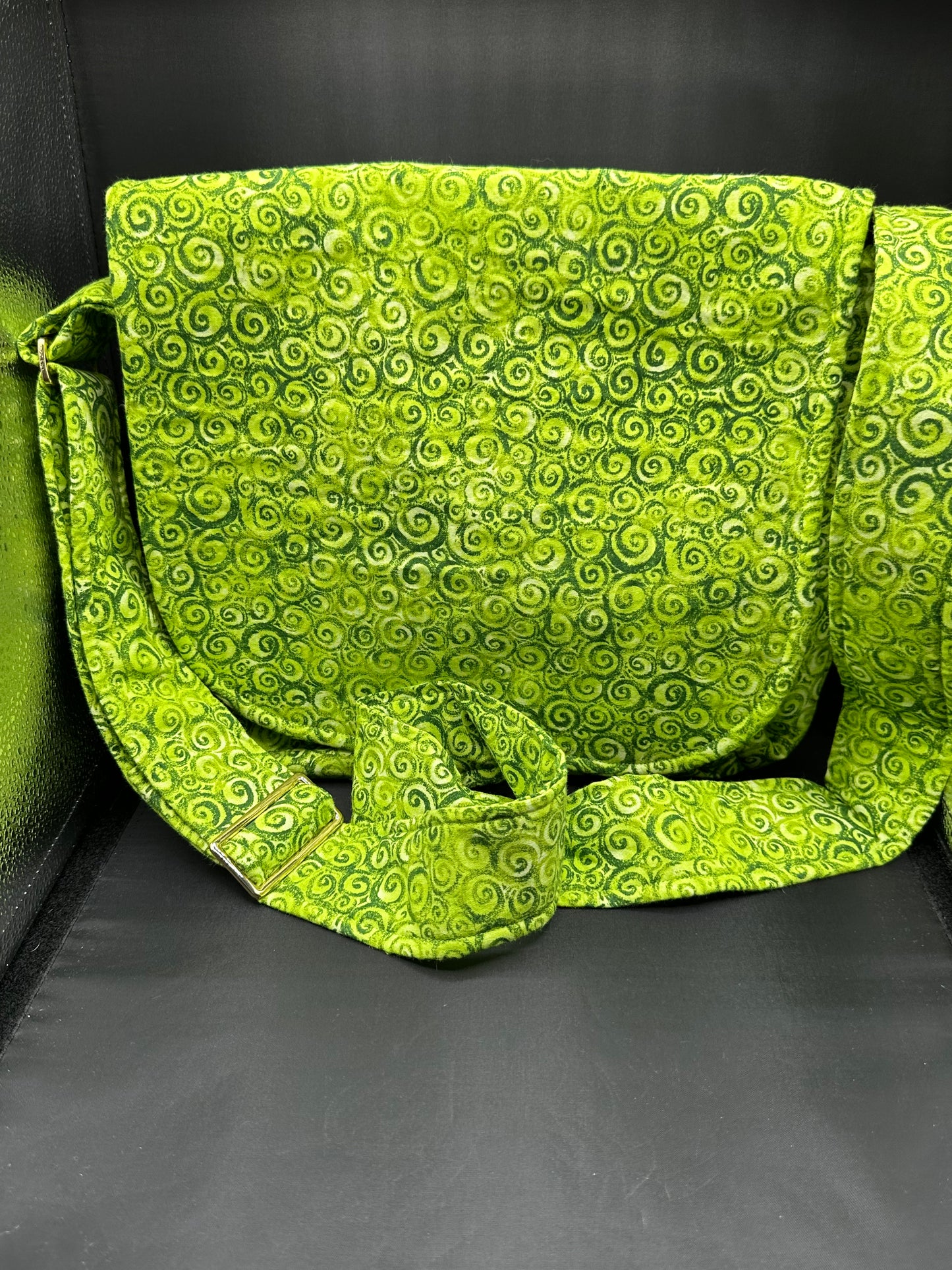 green swirl 12" messnger bag