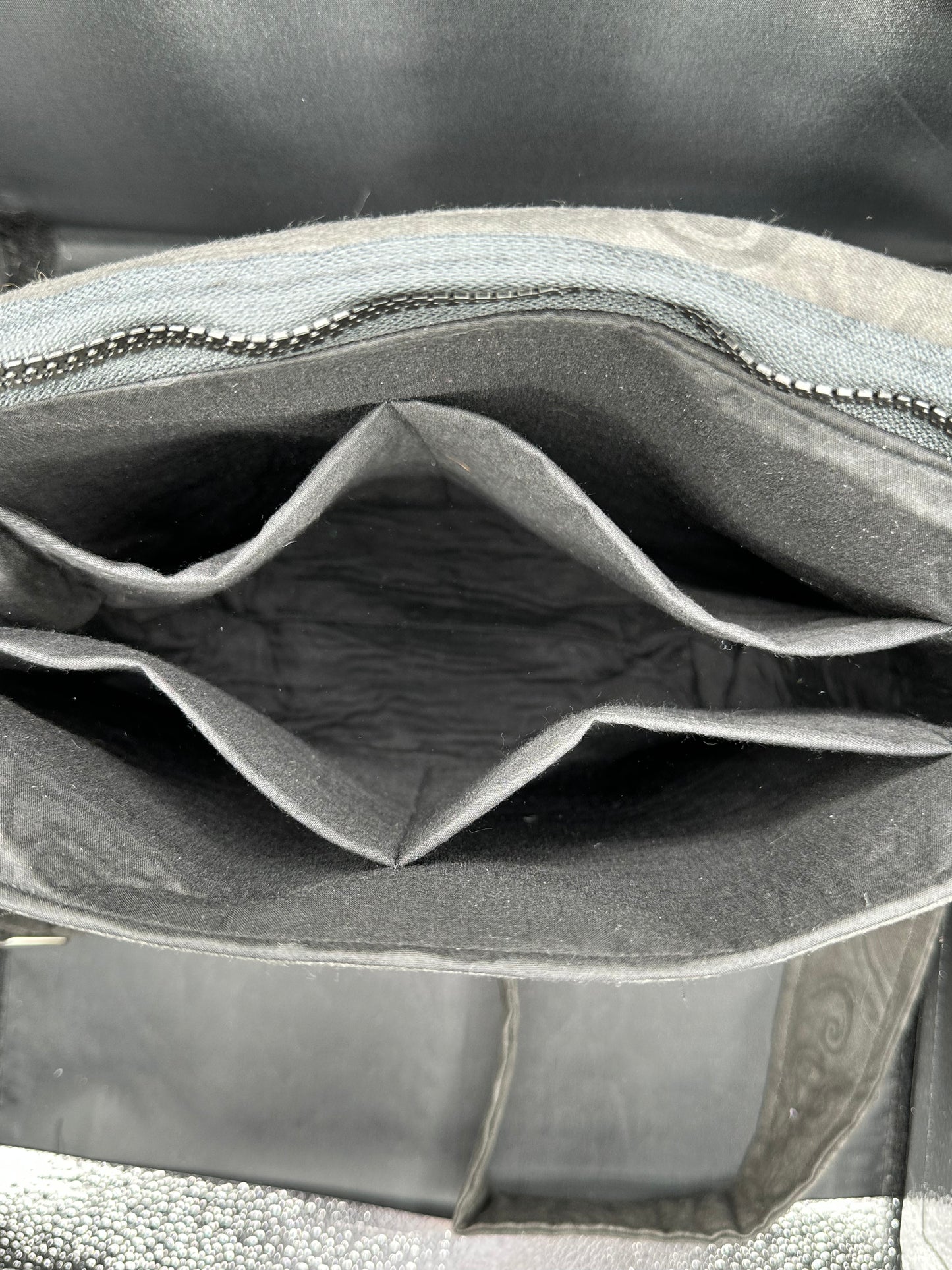 black swirl 12" messenger bag