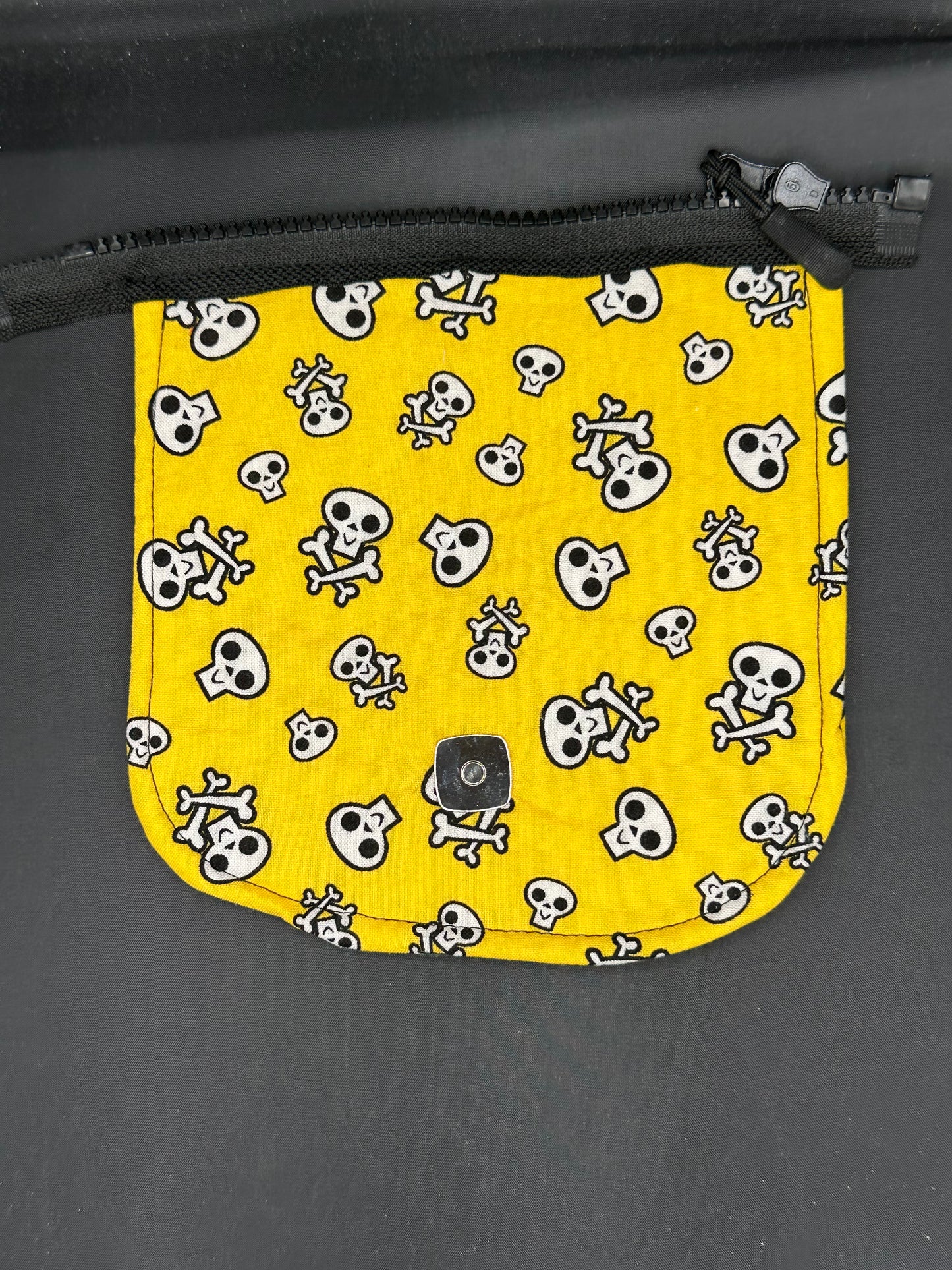 skull and cross bones 7" purse flap