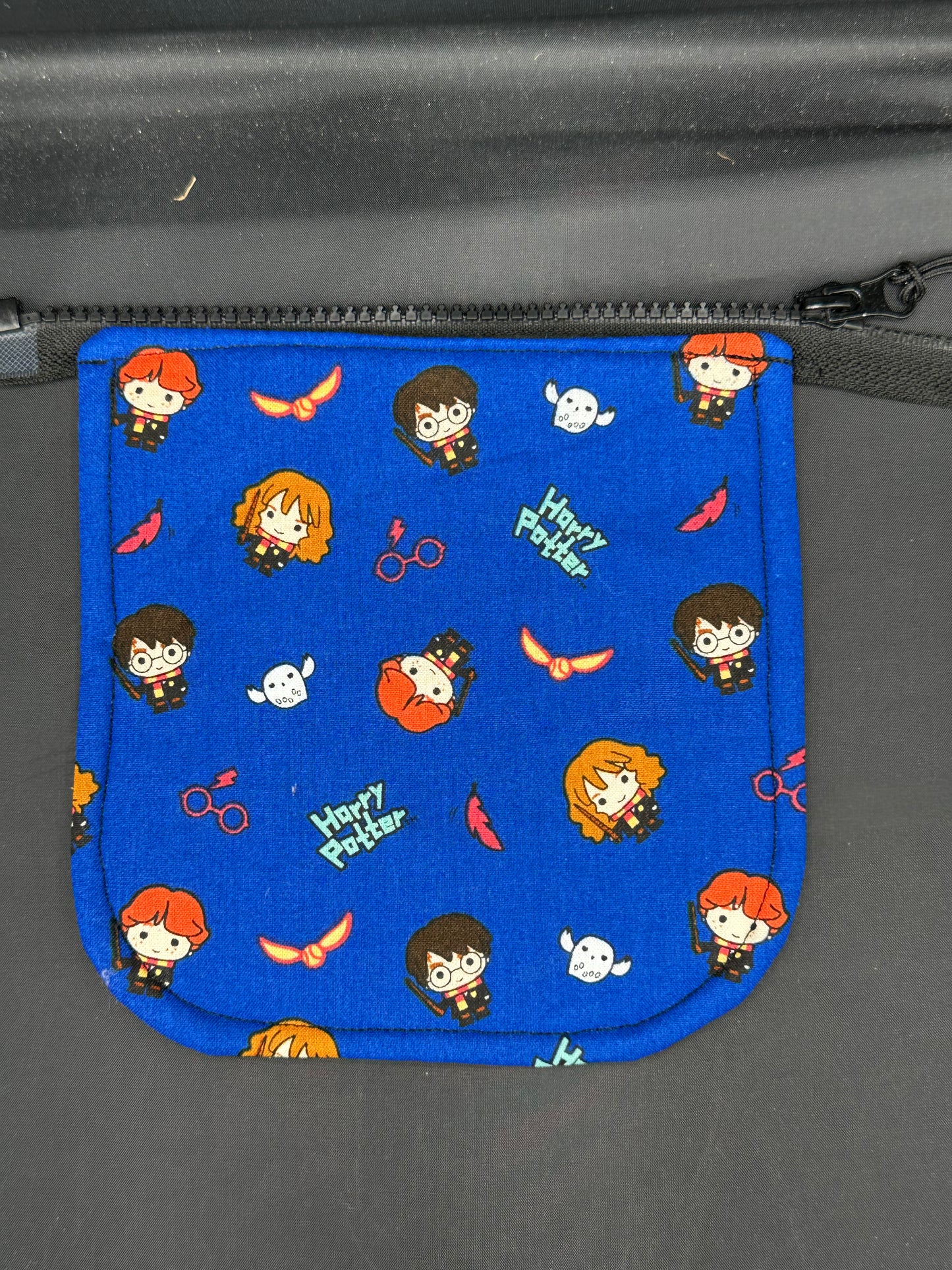 harry potter - figures on blue 7" purse flap