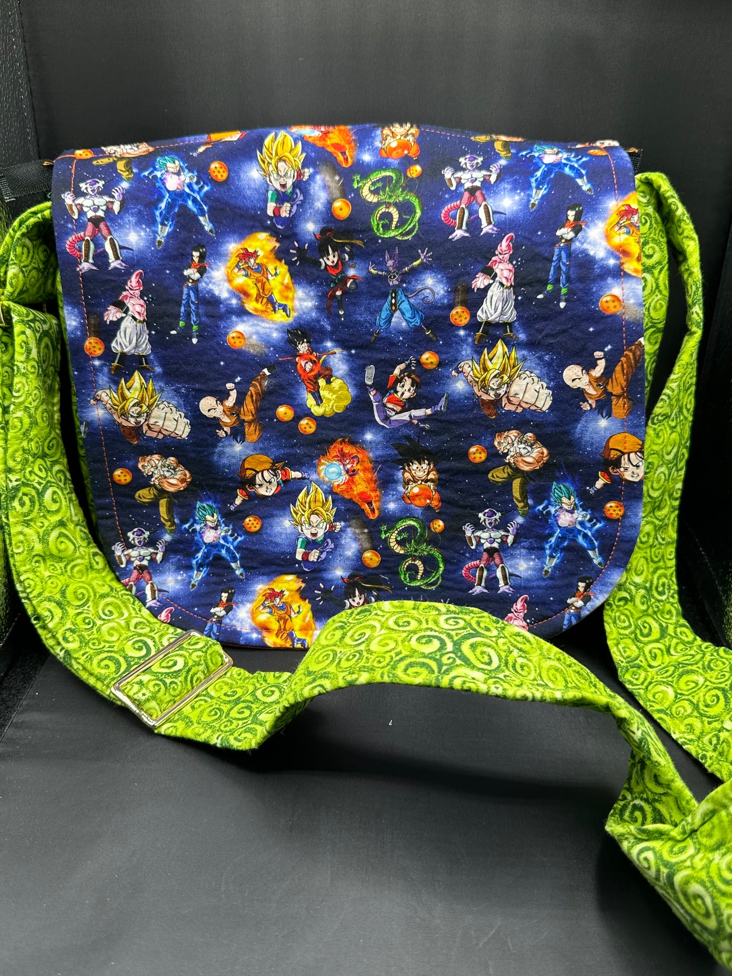 green swirl 12" messnger bag