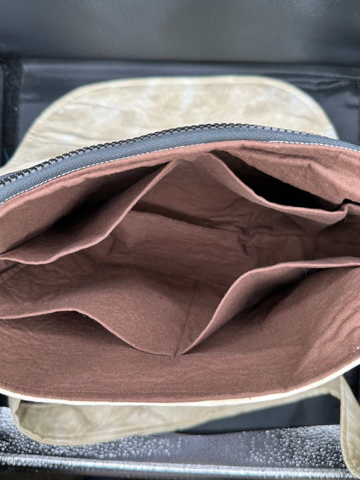 mottled beige 12" messenger bag